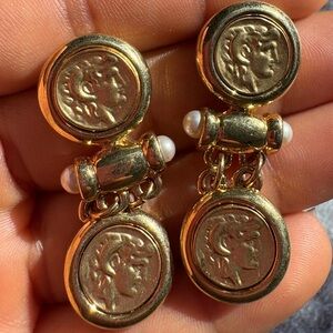 Vintage 90s  gold coin earrings.